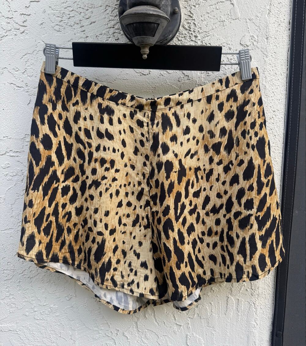 Zulu & Zephyr Leopard Print Shorts US Medium M